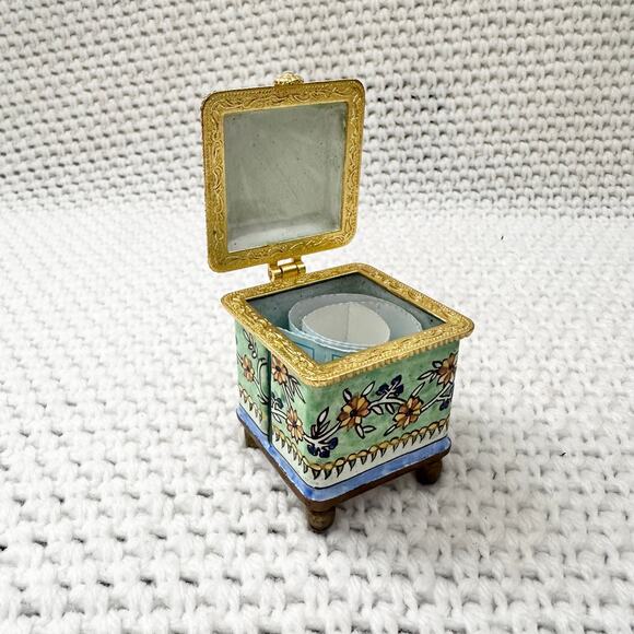 Empress Art 2002 Vintage USA Made Blue Green Floral Stamp Dispenser Hinged Box - Picture 1 of 9